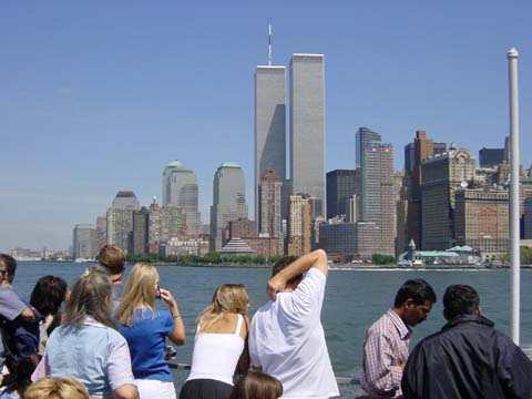 Friends admiring Manhatten